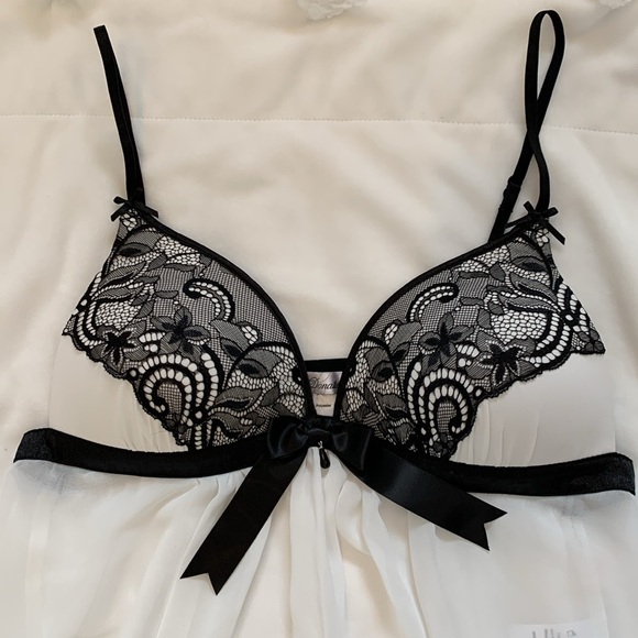 Size Medium Nightie 🤍🖤 - Picture 2 of 6